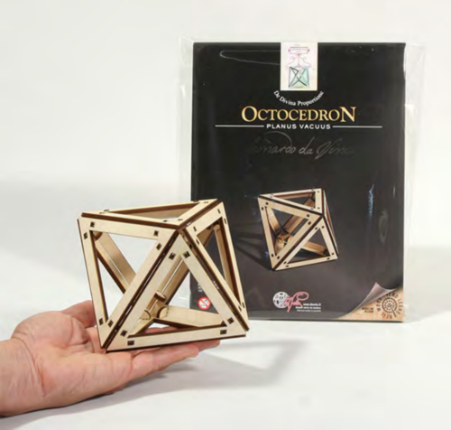 Octacedron - con imballaggio e mano